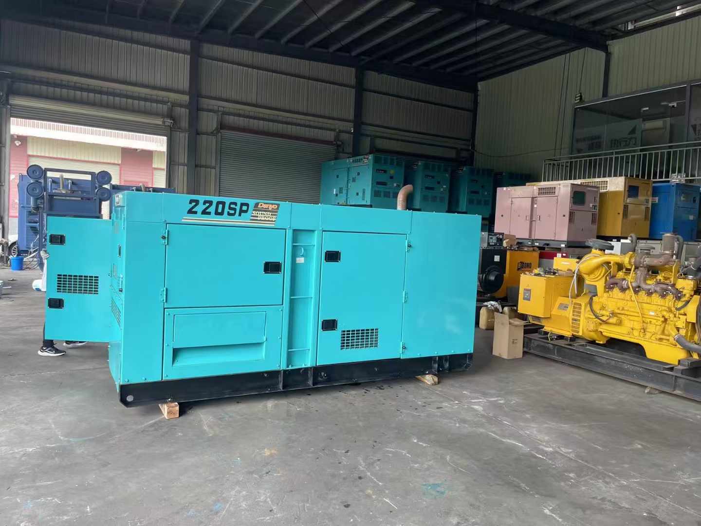 固始柴油发电机组长期不间断运行时，如何监控其温度和压力？